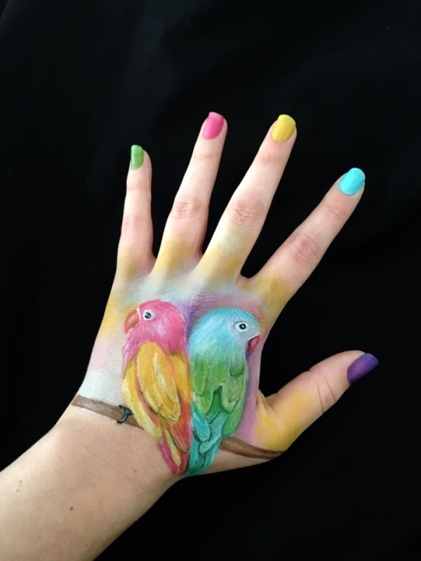 Καλλιτέχνης ζωγραφίζει το χέρι της δημιουργώντας εντυπωσιακές οφθαλμαπάτες - Εικόνα 14