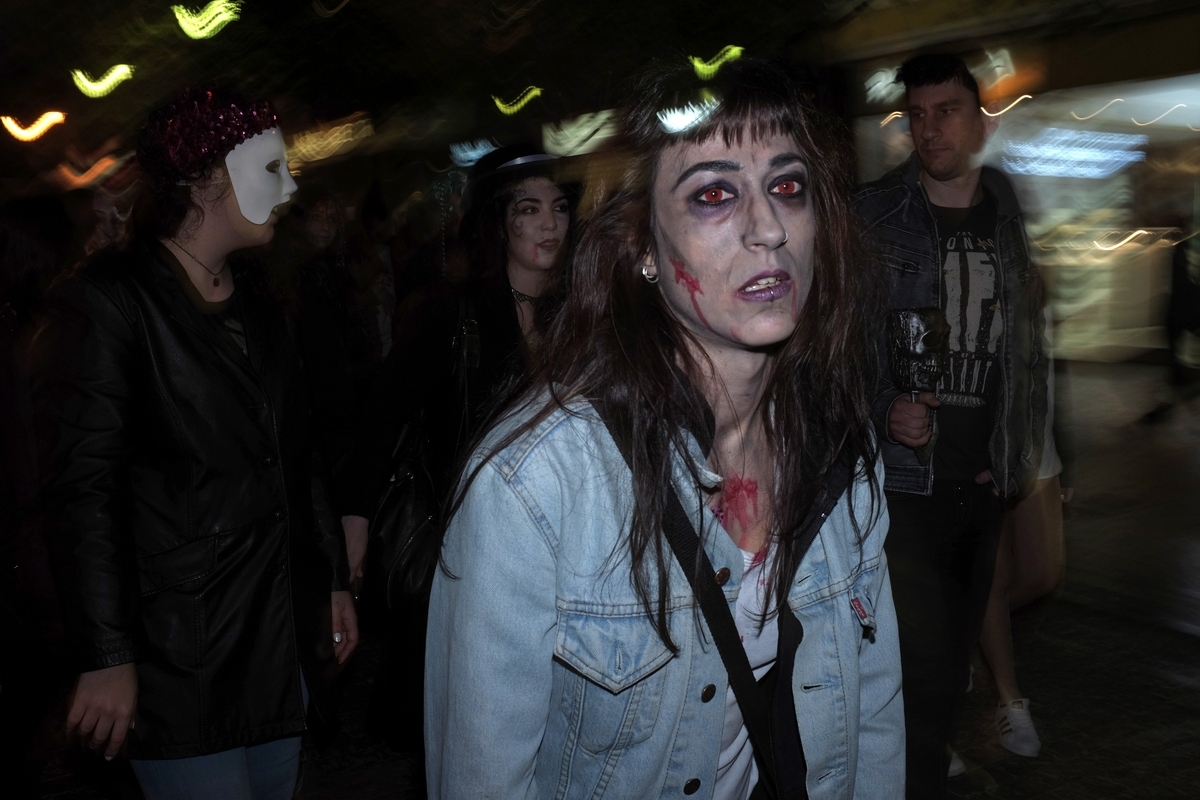 Κανένα Walking Dead: Το κέντρο της Αθήνας γέμισε με ζωντανούς-νεκρούς - Εικόνα3