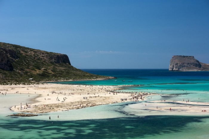 Κάπως έτσι μοιάζει ο Παράδεισος.. Η παραλία της Ελλάδας με τη ροζ άμμο, τα αμέτρητα κοχύλια και την εξωπραγματική ομορφιά - Εικόνα 15