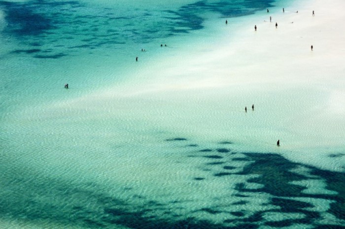 Κάπως έτσι μοιάζει ο Παράδεισος.. Η παραλία της Ελλάδας με τη ροζ άμμο, τα αμέτρητα κοχύλια και την εξωπραγματική ομορφιά - Εικόνα 16