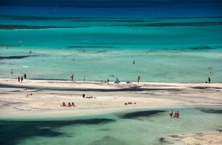 Κάπως έτσι μοιάζει ο Παράδεισος.. Η παραλία της Ελλάδας με τη ροζ άμμο, τα αμέτρητα κοχύλια και την εξωπραγματική ομορφιά - Εικόνα 21