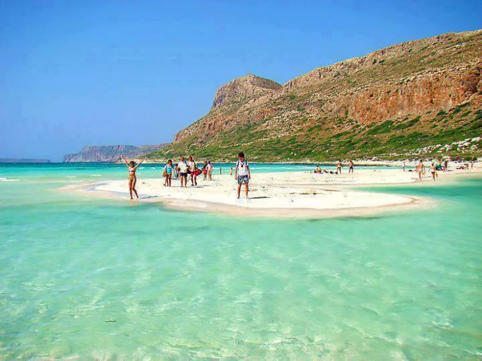 Κάπως έτσι μοιάζει ο Παράδεισος.. Η παραλία της Ελλάδας με τη ροζ άμμο, τα αμέτρητα κοχύλια και την εξωπραγματική ομορφιά - Εικόνα 3