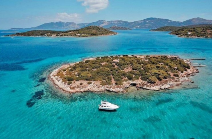 Η Καραϊβική της Ελλάδας από ψηλά: Απέραντος τιρκουάζ παράδεισος μόλις 2 ώρες από την Αθήνα - Εικόνα 0