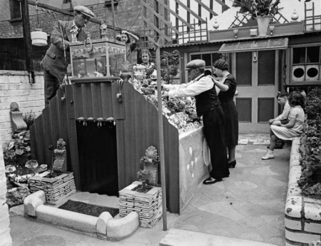 Ένα καταφύγιο για εναέριες επιδρομές στη Μεγάλη Βρετανία κατά τη διάρκεια του Β Παγκοσμίου Πολέμου! - Εικόνα 1