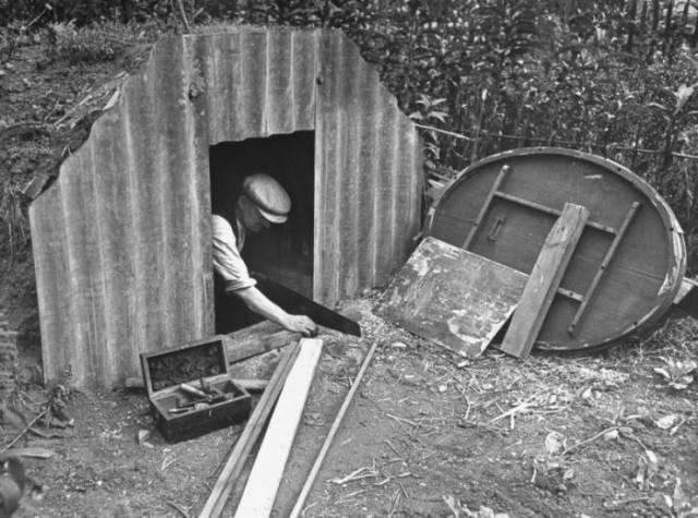 Ένα καταφύγιο για εναέριες επιδρομές στη Μεγάλη Βρετανία κατά τη διάρκεια του Β Παγκοσμίου Πολέμου! - Εικόνα 15