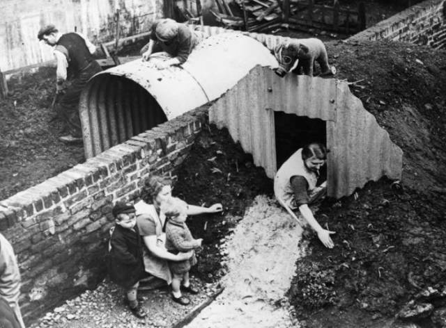 Ένα καταφύγιο για εναέριες επιδρομές στη Μεγάλη Βρετανία κατά τη διάρκεια του Β Παγκοσμίου Πολέμου! - Εικόνα 5