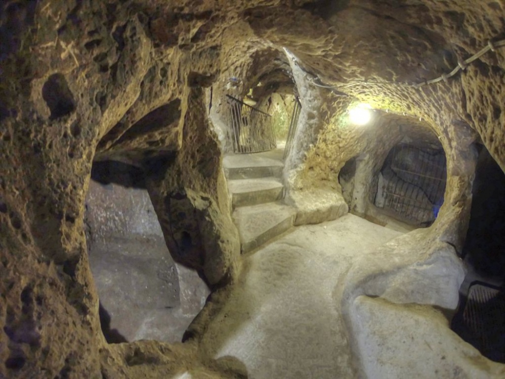 Καθώς Επισκεύαζε το υπόγειό του ανακάλυψε αυτή τη Πέτρινη Είσοδο. Όταν μπήκε μέσα Μεταφέρθηκε 3.000 Χρόνια πίσω στο Χρόνο! - Εικόνα 10
