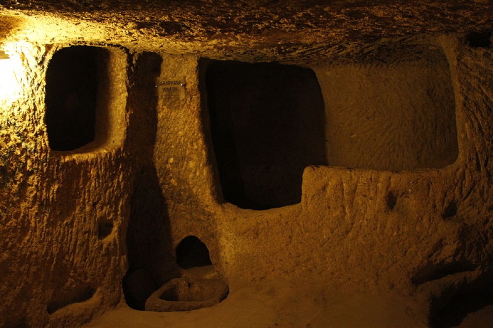 Καθώς Επισκεύαζε το υπόγειό του ανακάλυψε αυτή τη Πέτρινη Είσοδο. Όταν μπήκε μέσα Μεταφέρθηκε 3.000 Χρόνια πίσω στο Χρόνο! - Εικόνα 4