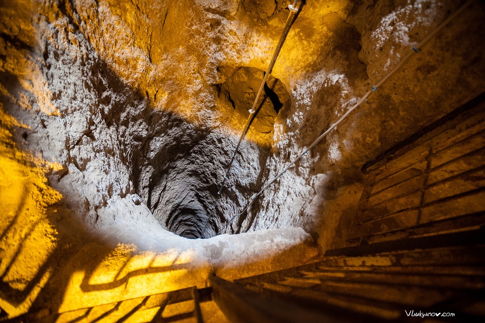 Καθώς Επισκεύαζε το υπόγειό του ανακάλυψε αυτή τη Πέτρινη Είσοδο. Όταν μπήκε μέσα Μεταφέρθηκε 3.000 Χρόνια πίσω στο Χρόνο! - Εικόνα 5