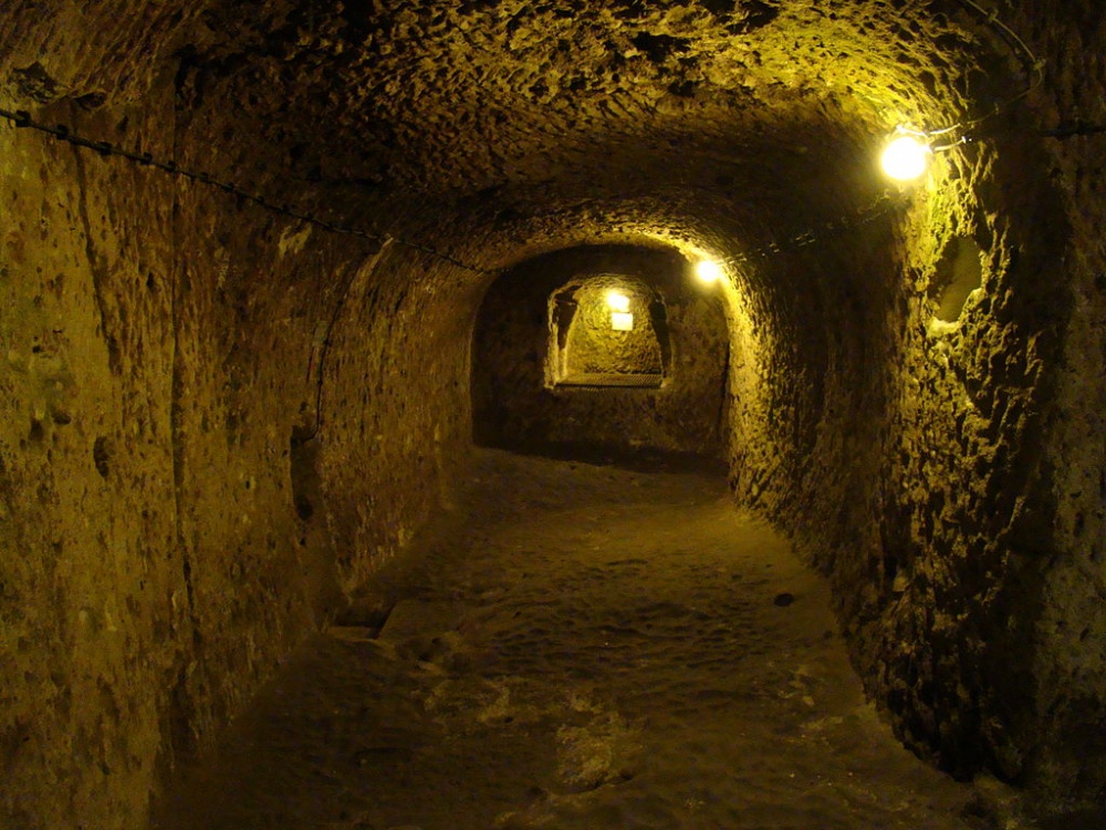 Καθώς Επισκεύαζε το υπόγειό του ανακάλυψε αυτή τη Πέτρινη Είσοδο. Όταν μπήκε μέσα Μεταφέρθηκε 3.000 Χρόνια πίσω στο Χρόνο! - Εικόνα 6