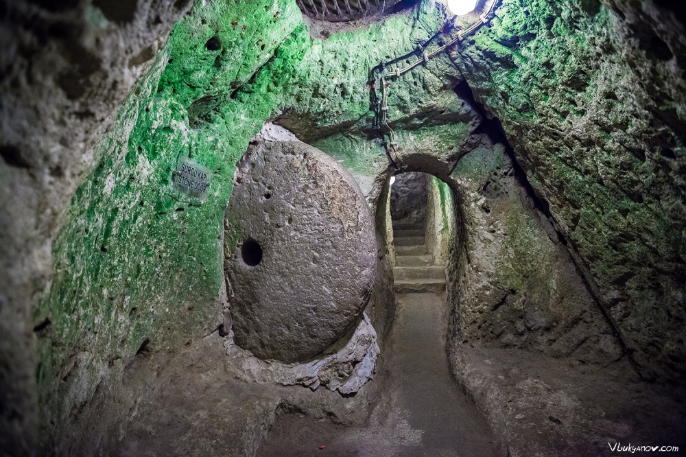 Καθώς Επισκεύαζε το υπόγειό του ανακάλυψε αυτή τη Πέτρινη Είσοδο. Όταν μπήκε μέσα Μεταφέρθηκε 3.000 Χρόνια πίσω στο Χρόνο! - Εικόνα 7