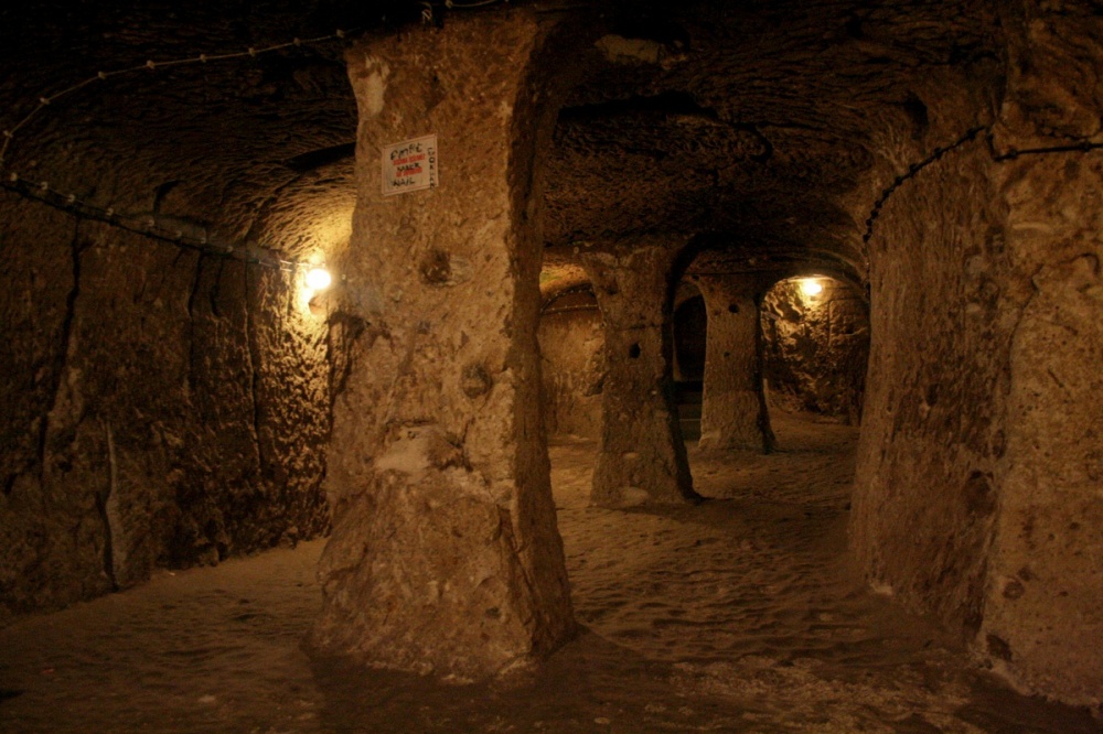 Καθώς Επισκεύαζε το υπόγειό του ανακάλυψε αυτή τη Πέτρινη Είσοδο. Όταν μπήκε μέσα Μεταφέρθηκε 3.000 Χρόνια πίσω στο Χρόνο! - Εικόνα 9