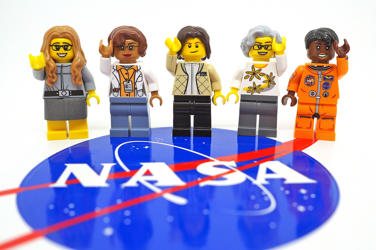 Η Lego με τις νέες φιγούρες της τιμά τις γυναίκες της επιστήμης, ξεκινώντας από τις «γυναίκες της ΝΑSA» - Εικόνα7