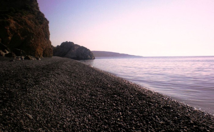 Η «μαύρη» παραλία της Ελλάδας που όμοια της δεν υπάρχει πουθενά αλλού στον κόσμο - Εικόνα 11