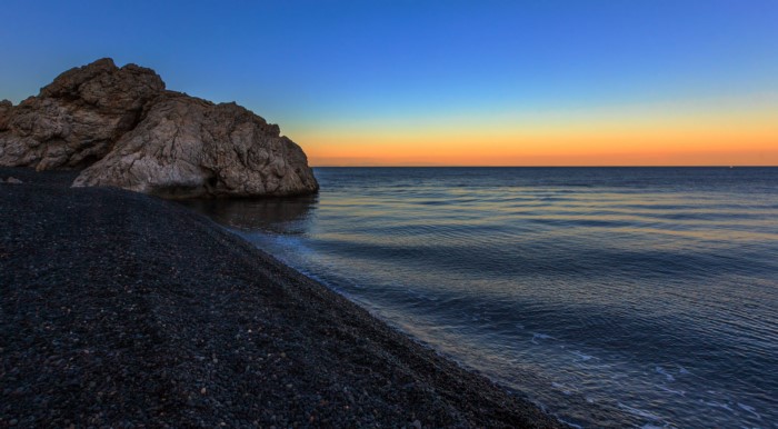 Η «μαύρη» παραλία της Ελλάδας που όμοια της δεν υπάρχει πουθενά αλλού στον κόσμο - Εικόνα 5
