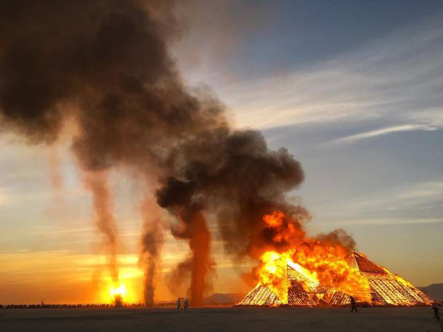 Μερικές απο τις καλύτερες φωτογραφίες του φετινού φεστιβάλ Burning Man - Εικόνα 25