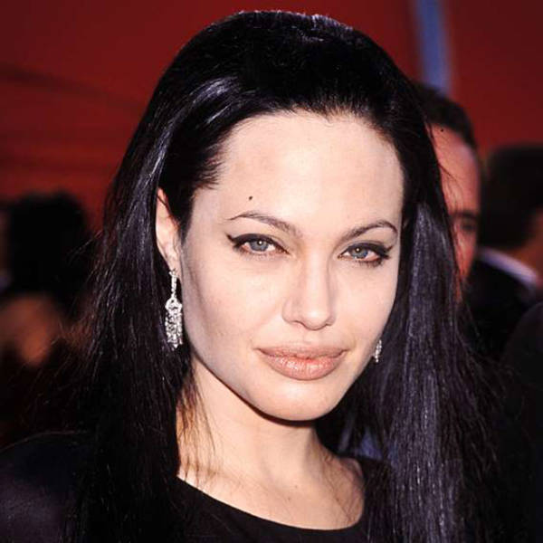Η μεταμόρφωση της Angelina Jolie με το πέρασμα των χρόνων - Εικόνα 5
