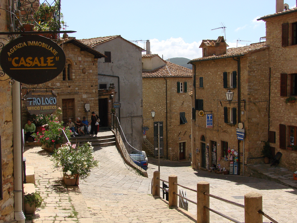 Το μικρότερο μεσαιωνικό χωριό της Μεσογείου -Ατμόσφαιρα παραμυθιού [εικόνες] - Εικόνα8