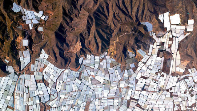 30 μοναδικές δορυφορικές φωτογραφίες που τονίζουν την ομορφιά του πλανήτη μας - Εικόνα 11