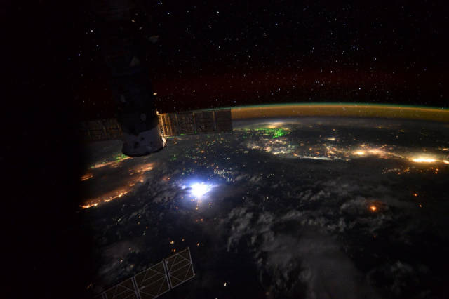 Μοναδικές εικόνες απο το διεθνή διαστημικό σταθμό!!! - Εικόνα 17