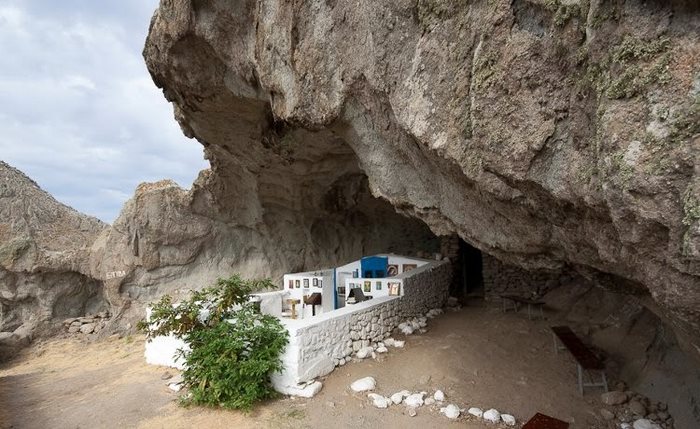 Η μοναδική παγκοσμίως άσκεπη εκκλησία, χτισμένη σε σπηλιά, βρίσκεται στη Λήμνο! - Εικόνα 3