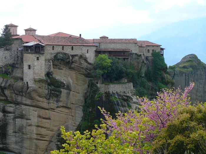 Το μοναστήρι που βρίσκεται σε ύψος 373 μέτρων σε ένα από τα πιο επιβλητικά και σπάνιας ομορφιάς μέρη της Ελλάδας - Εικόνα 10