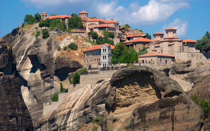 Το μοναστήρι που βρίσκεται σε ύψος 373 μέτρων σε ένα από τα πιο επιβλητικά και σπάνιας ομορφιάς μέρη της Ελλάδας - Εικόνα 3