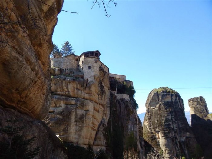 Το μοναστήρι που βρίσκεται σε ύψος 373 μέτρων σε ένα από τα πιο επιβλητικά και σπάνιας ομορφιάς μέρη της Ελλάδας - Εικόνα 5