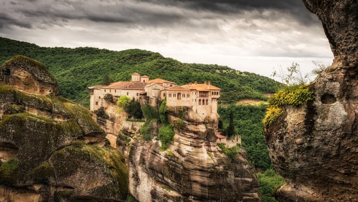 Το μοναστήρι που βρίσκεται σε ύψος 373 μέτρων σε ένα από τα πιο επιβλητικά και σπάνιας ομορφιάς μέρη της Ελλάδας - Εικόνα 9