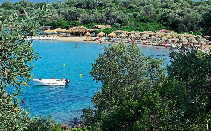 Οι Μπαχάμες της Ελλάδας από ψηλά. Εξωτικές παραλίες, φώκιες και ναυάγια μόλις 2 ώρες από την Αθήνα - Εικόνα 3