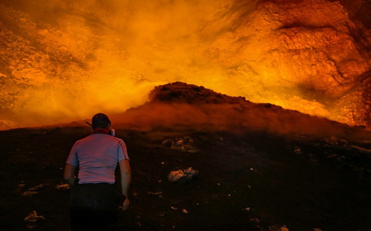 Μια νύχτα μέσα στο ηφαίστειο - Εικόνα 6