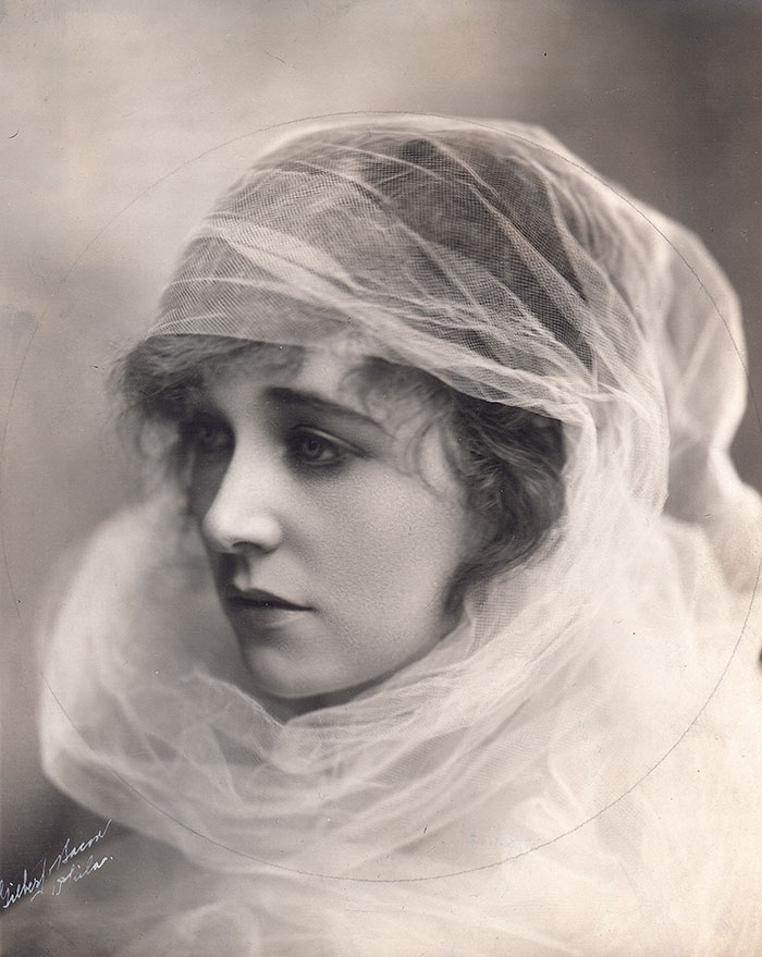 Πανέμορφες κι αιθέριες φωτογραφίες γυναικών από το 1900 - Εικόνα 22