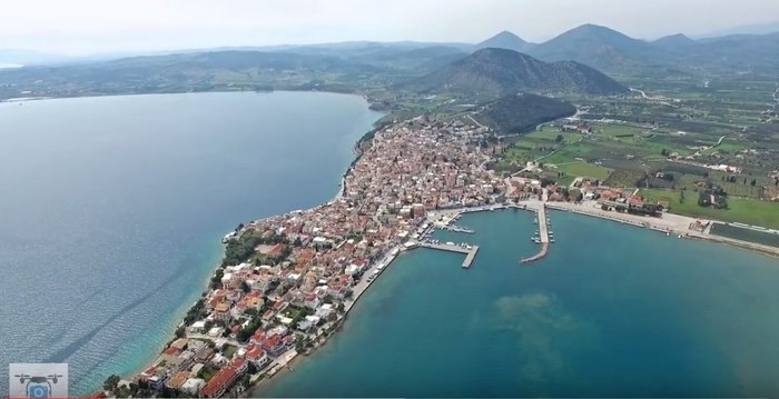 Η πανέμορφη πόλη-νησί που κάποιοι αποκαλούν «Μονακό της Ελλάδας» και κάποιοι «Ελληνική Ριβιέρα» - Εικόνα 3