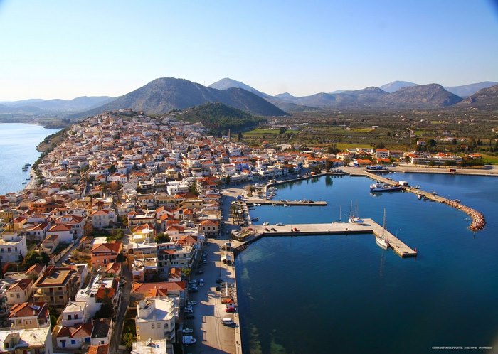 Η πανέμορφη πόλη-νησί που κάποιοι αποκαλούν «Μονακό της Ελλάδας» και κάποιοι «Ελληνική Ριβιέρα» - Εικόνα 4
