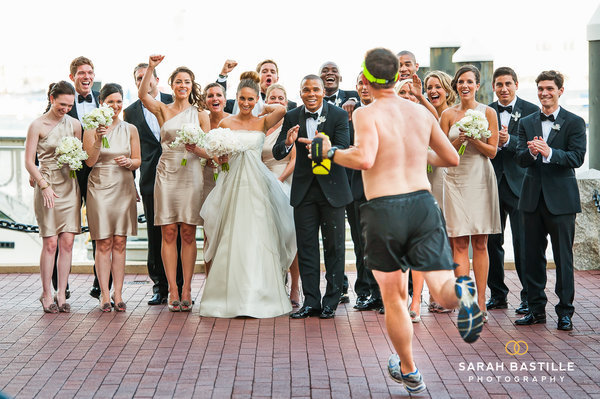 17 Photobombs γάμου που θα σας κάνουν να ξεκαρδιστείτε στα γέλια - Εικόνα2