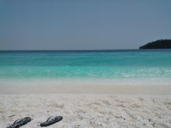 Ποια Καραϊβική.. Αυτή η εξωτική παραλία με την ολόλευκη άμμο και τα μαργαριταρένια βότσαλα βρίσκεται στην Ελλάδα! - Εικόνα 11