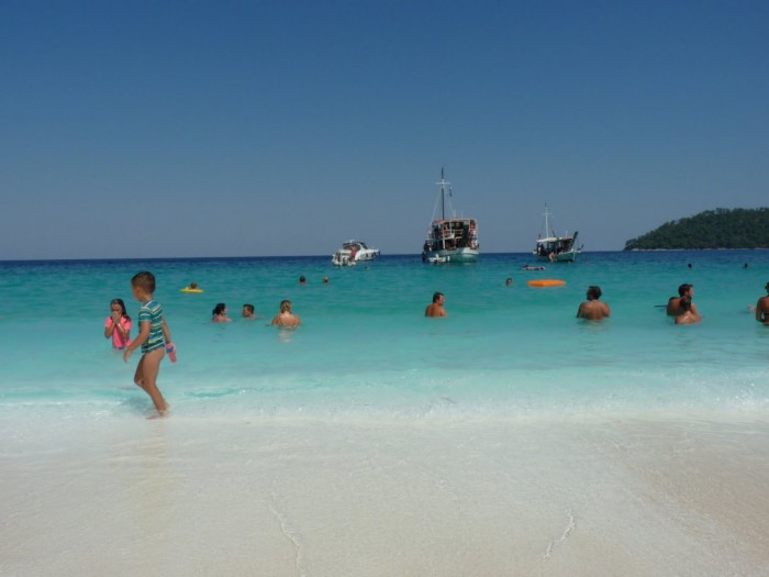 Ποια Καραϊβική.. Αυτή η εξωτική παραλία με την ολόλευκη άμμο και τα μαργαριταρένια βότσαλα βρίσκεται στην Ελλάδα! - Εικόνα 9