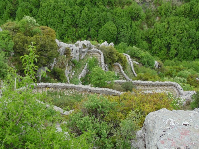 Το ψηλότερο χωριό του Ζαγορίου με την περίφημη Σκάλα που χρειάστηκε 20 χρόνια να χτιστεί. Έχει 1.100 σκαλοπάτια και θυμίζει έργο τέχνης! - Εικόνα 16