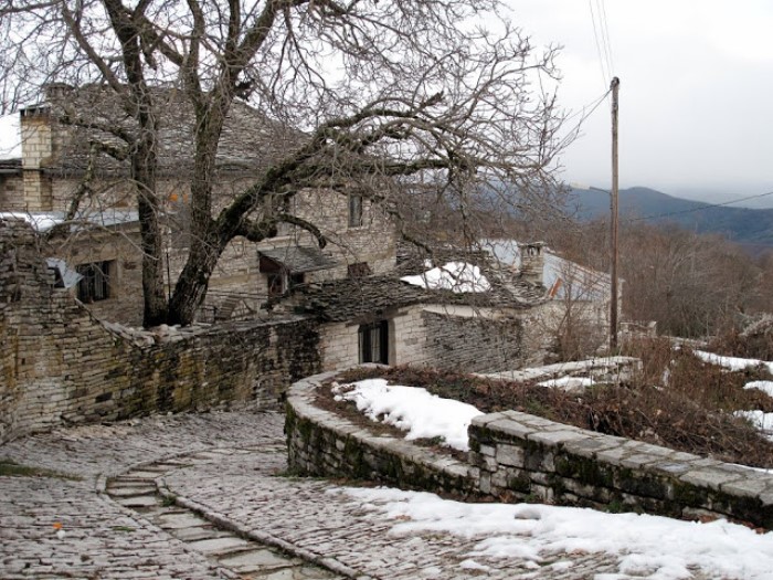Το ψηλότερο χωριό του Ζαγορίου με την περίφημη Σκάλα που χρειάστηκε 20 χρόνια να χτιστεί. Έχει 1.100 σκαλοπάτια και θυμίζει έργο τέχνης! - Εικόνα 3