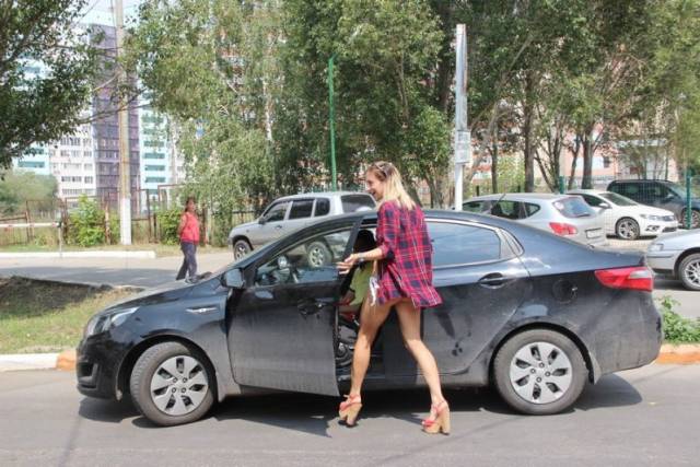 Στη Ρωσία τα κοpίτσια με μπικίνι βάζουν δωρεάν βενζίνη - Εικόνα 13