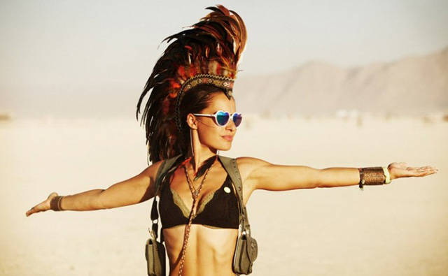 Συναρπαστικά κοpίτσια απο το φεστιβάλ Burning Man - Εικόνα 13