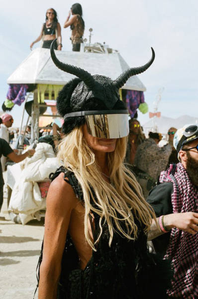 Συναρπαστικά κοpίτσια απο το φεστιβάλ Burning Man - Εικόνα 43