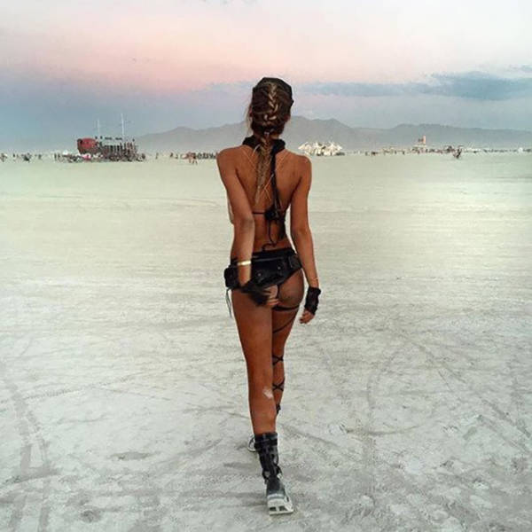 Συναρπαστικά κοpίτσια απο το φεστιβάλ Burning Man - Εικόνα 51