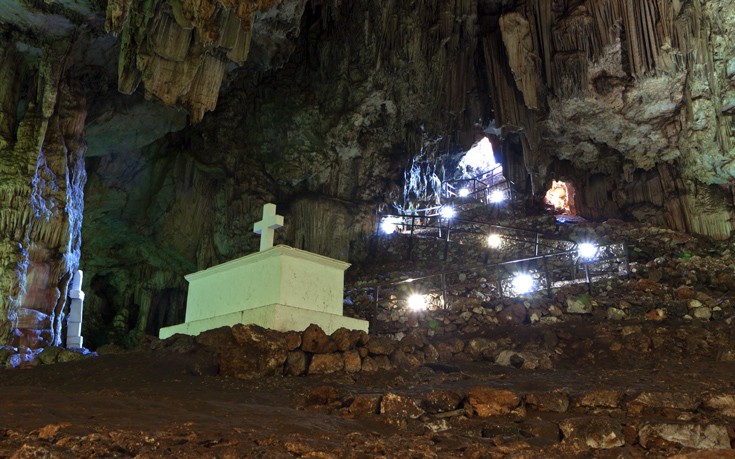 Το σπήλαιο Μελιδονίου όπου 370 γυναικόπαιδα μαρτύρησαν επί Τουρκοκρατίας - Εικόνα 1