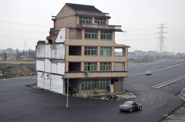Τα σπίτια που στέκονται εμπόδια στην ανάπτυξη της Κίνας - Εικόνα 4