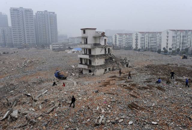 Τα σπίτια που στέκονται εμπόδια στην ανάπτυξη της Κίνας - Εικόνα 7