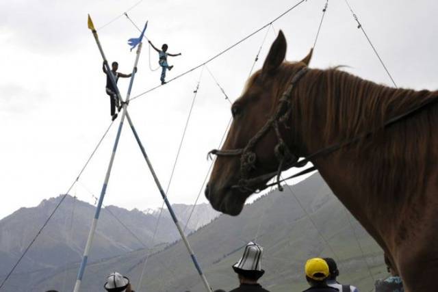 Ο Steven Seagal στα Παγκόσμια Νομαδικά Παιχνίδια Στο Κιργιστάν - Εικόνα 13