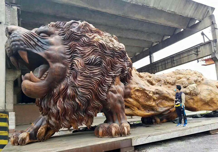 Το τεράστιο ξυλόγλυπτο λιοντάρι που έσπασε ΚΑΘΕ ρεκόρ - Εικόνα 