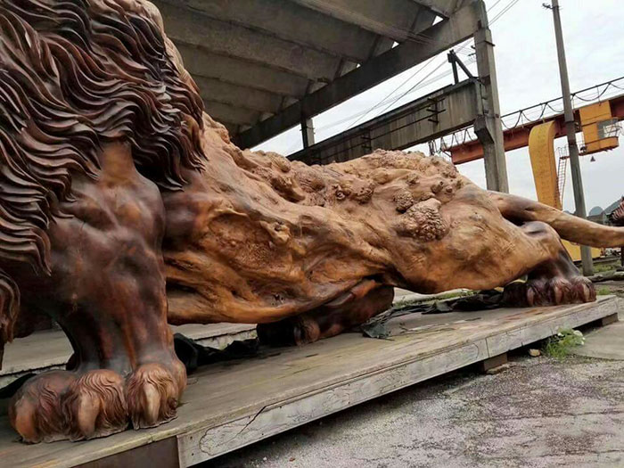 Το τεράστιο ξυλόγλυπτο λιοντάρι που έσπασε ΚΑΘΕ ρεκόρ - Εικόνα 1