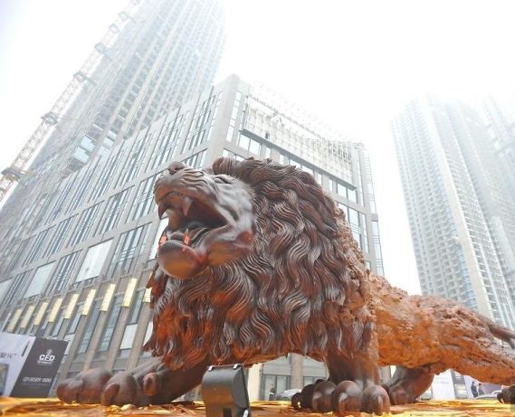 Το τεράστιο ξυλόγλυπτο λιοντάρι που έσπασε ΚΑΘΕ ρεκόρ - Εικόνα 6